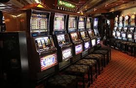 Người chơi Việt Nam thử vận may với slot online nổ hũ tại kon tum trên điện thoại